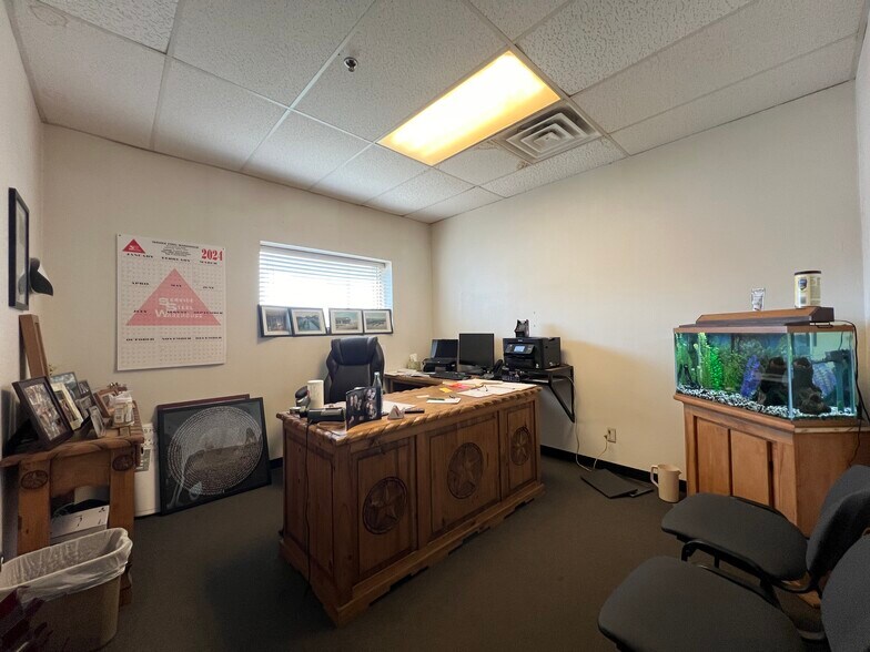 More Photos Of 3621 Shelby Ln, Denton Manufacturing For Lease