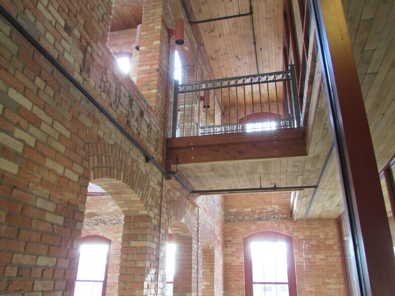 More Photos Of 211 E Water St, Kalamazoo Medical For Lease