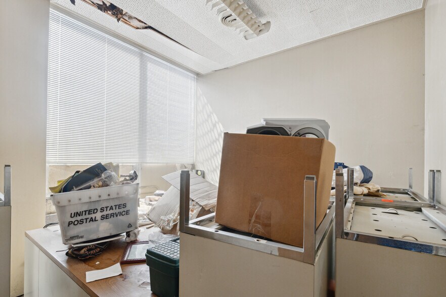 More Photos Of 13030 Puritan St, Detroit Office For Sale