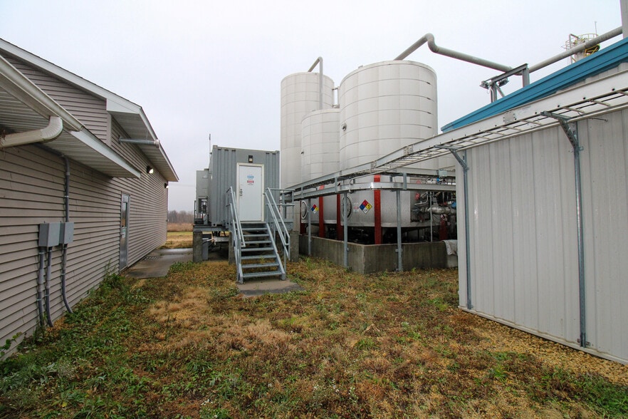 More Photos Of 5640 44th Ave S, Clinton Office For Sale