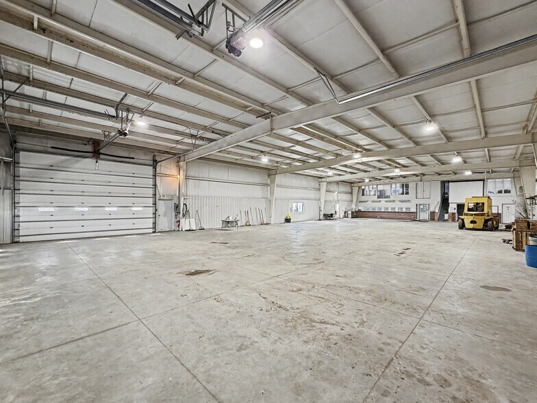 More Photos Of 2862 Wagner Rd, Waterloo Industrial For Lease