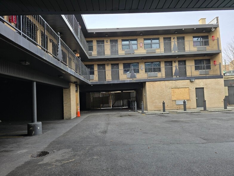 More Photos Of 7621 S Cottage Grove Ave, Chicago Hotel For Sale