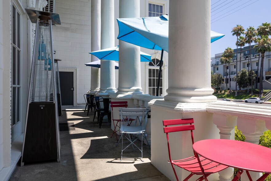 More Photos Of 20501 Ventura Blvd, Woodland Hills Office For Lease