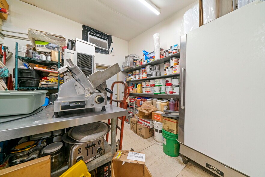 More Photos Of 208 N Walnut St, Stillman Valley General Retail For Sale