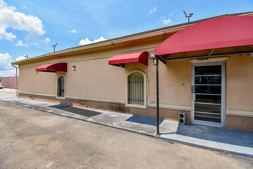 More Photos Of 9527 Ponderosa Ln, Houston Medical For Lease