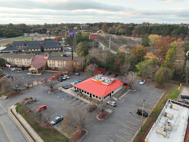 Primary Photo Of 1211 13th Ave Dr SE, Hickory Restaurant For Sale