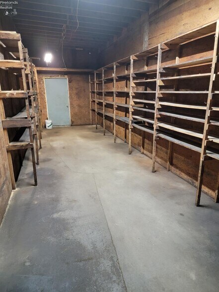 More Photos Of 1020 N 5th St, Fremont Light Manufacturing For Sale