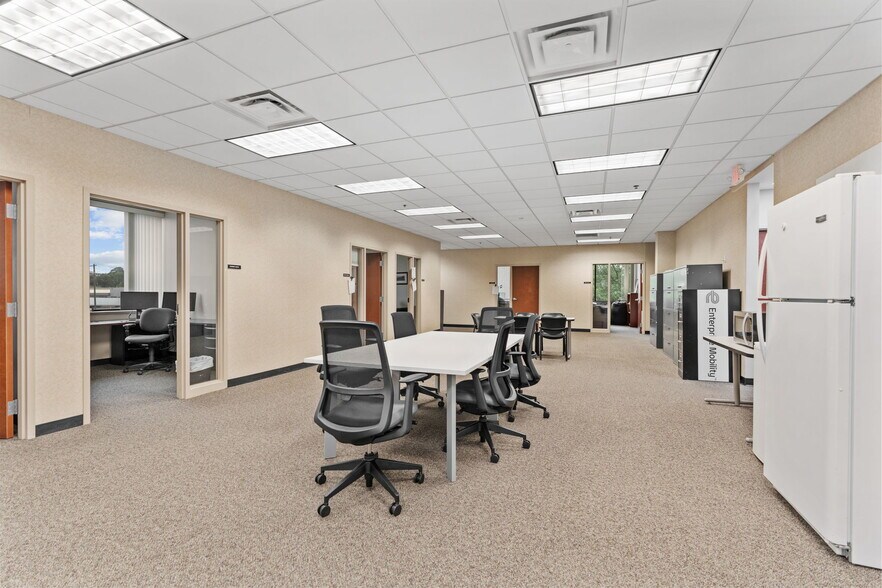 More Photos Of 2775 Blue Water Rd, Eagan Office For Sale