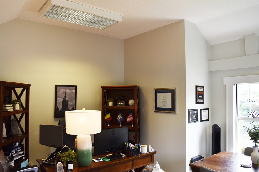 More Photos Of 1216 Farmington Ave, West Hartford Office For Sale