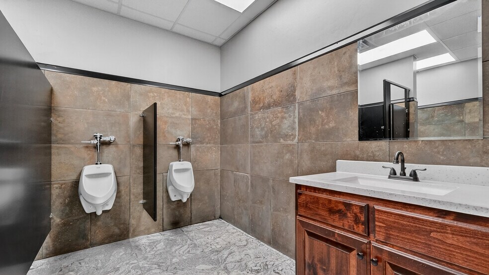 More Photos Of 16510 W Basin St, Odessa Warehouse For Sale