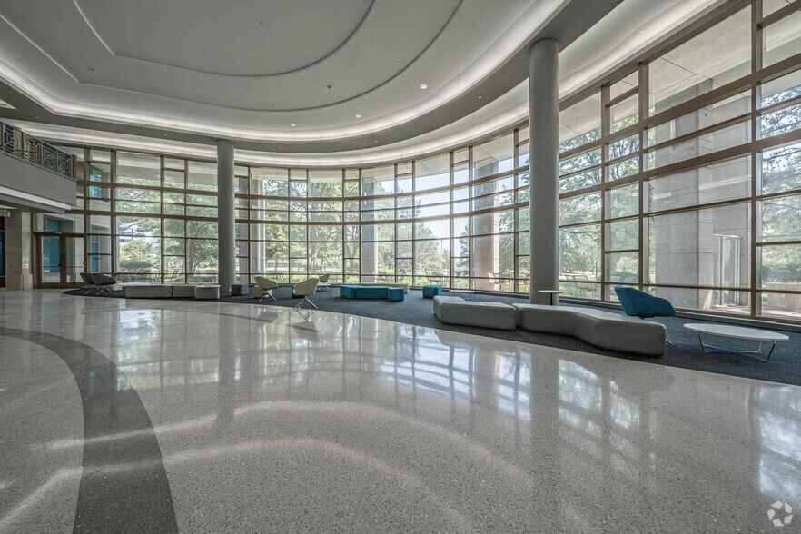 More Photos Of 215 W Diehl Rd, Naperville Office For Sale