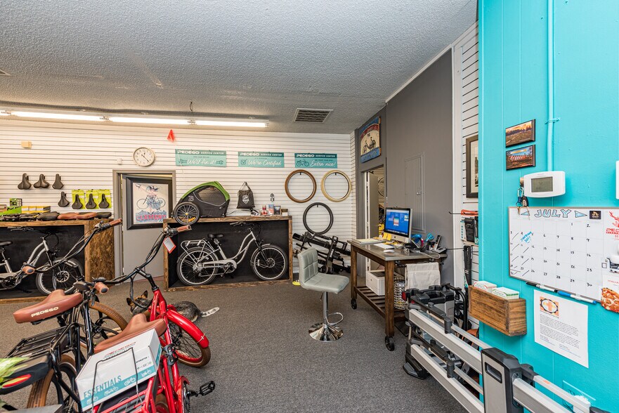 More Photos Of 213 E Washington St, Sequim Storefront Retail Office For Sale