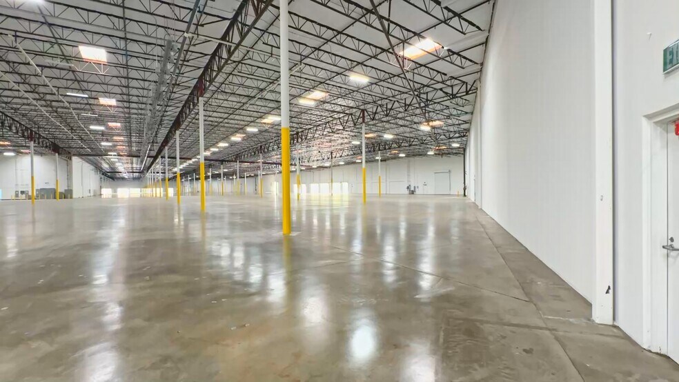 More Photos Of 709 Science Dr, Moorpark Warehouse For Lease