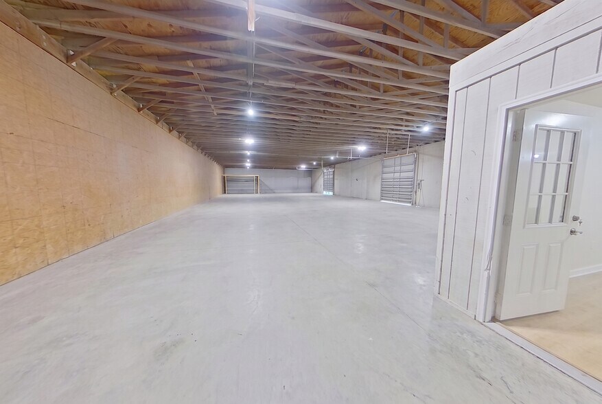 More Photos Of 2800 N P St, Pensacola Warehouse For Lease