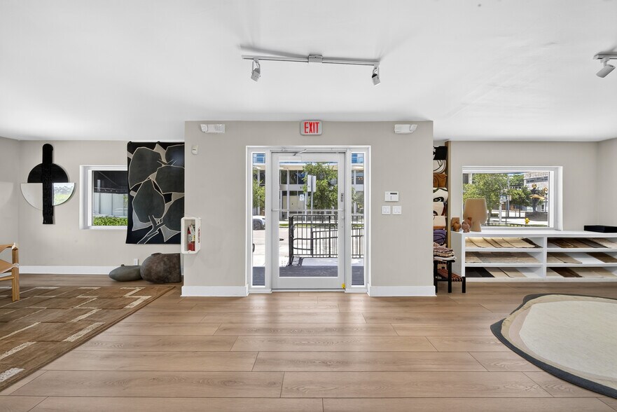 More Photos Of 286 NE 39th St, Miami General Retail For Lease