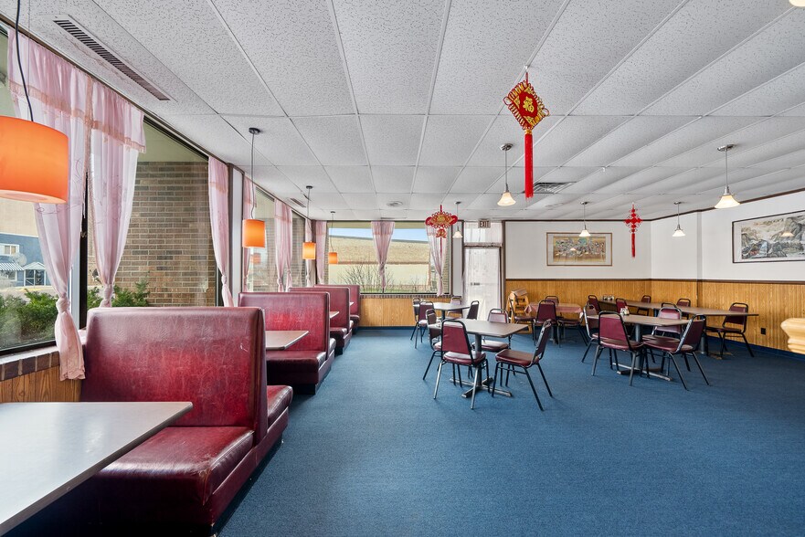 More Photos Of 136 E Walworth Ave, Delavan Restaurant For Sale