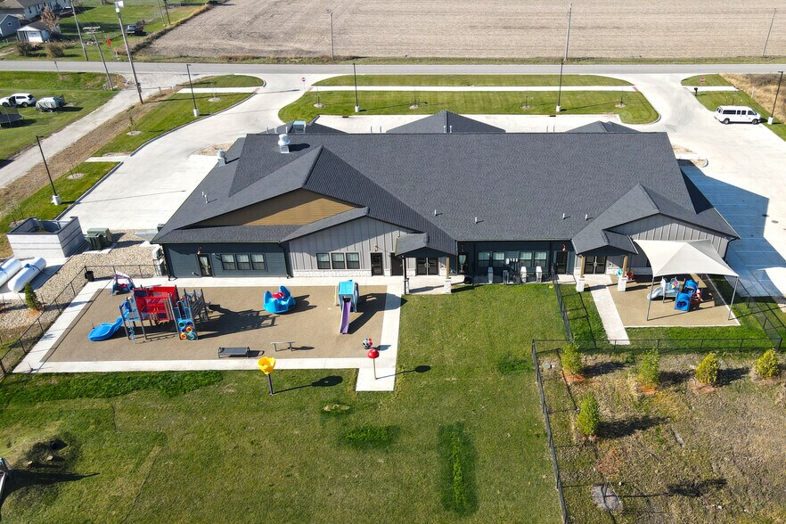 More Photos Of 403 N Grant Ave, Elkhart Specialty For Sale