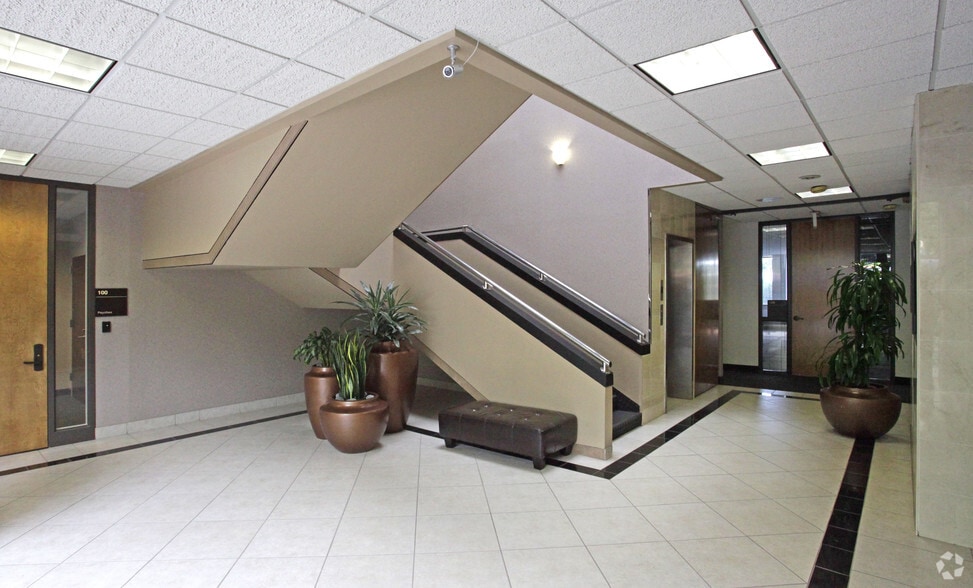 More Photos Of 3409 Executive Center Dr, Austin Unknown For Lease