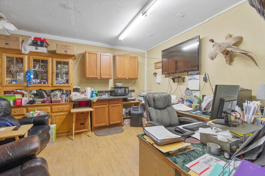 More Photos Of 101 Academy St, Kelso Distribution For Sale