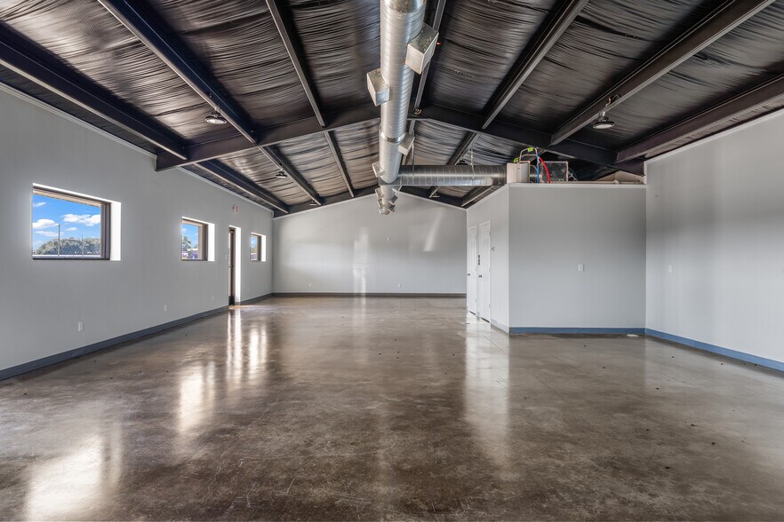 More Photos Of 15996 Highway 80, Edgewood Flex For Sale