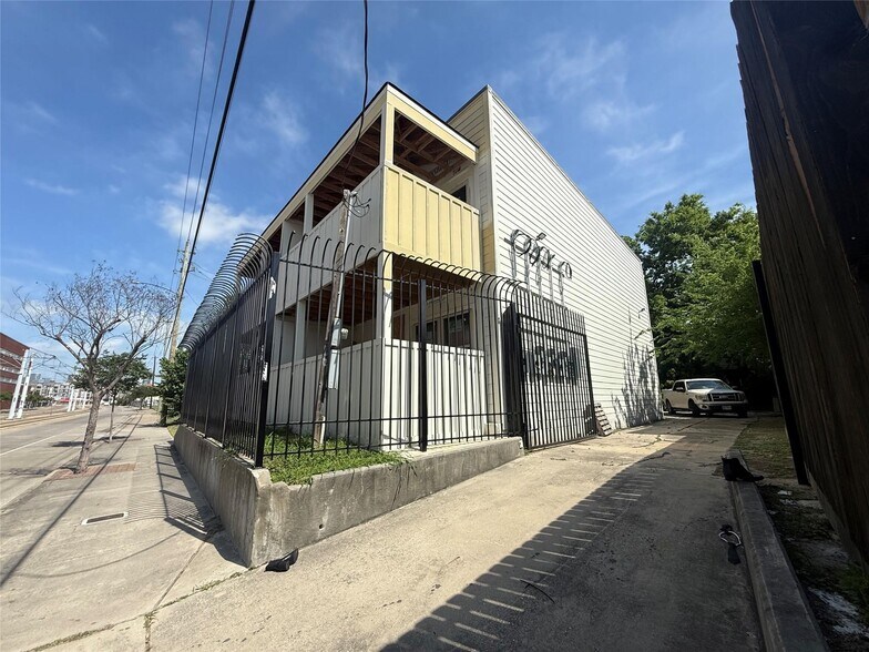 More Photos Of 3917 Harrisburg Blvd, Houston Apartments For Sale