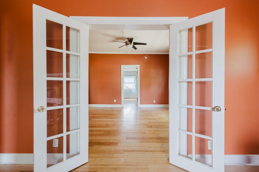 More Photos Of , Lexington Specialty For Sale