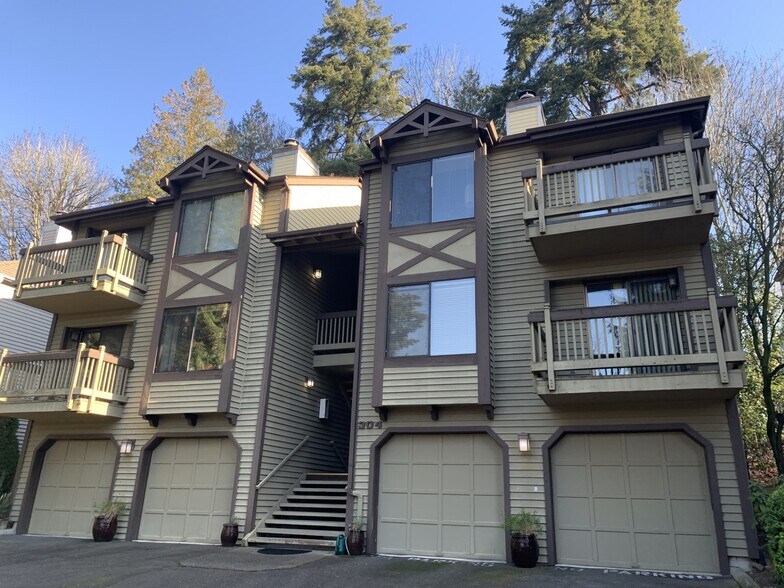 Primary Photo Of 304 10th St, Kirkland Apartments For Sale