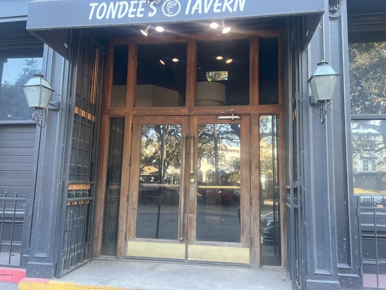 More Photos Of 7-9 E Bay St, Savannah Bar For Sale