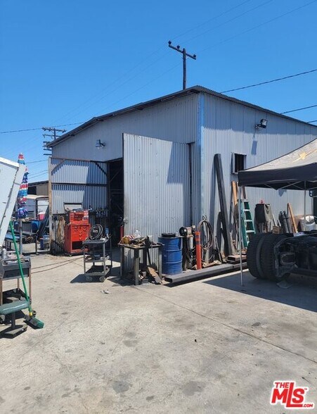 More Photos Of 10986 Vulcan St, South Gate Contractor Storage Yard For Sale