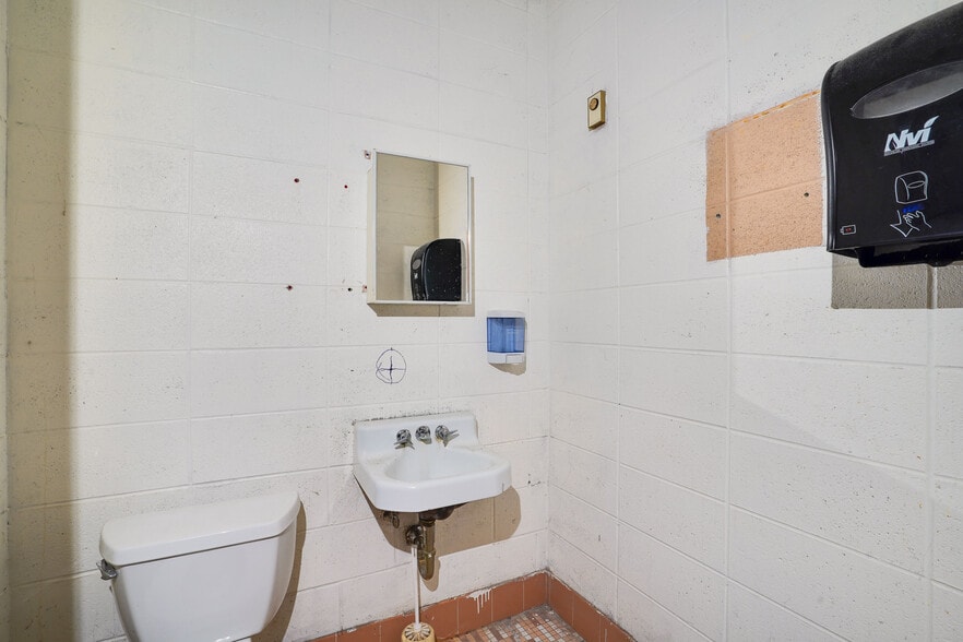 More Photos Of 195-209 Cottage Grove Rd, Madison Storefront For Lease