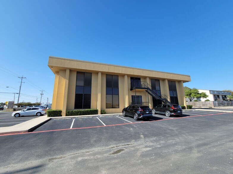 More Photos Of 433 Kitty Hawk Rd, Universal City Office For Lease