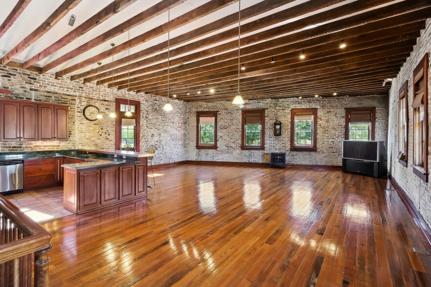 More Photos Of 920 - 926 Tchoupitoulas St, New Orleans Light Distribution For Sale
