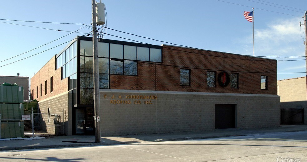 More Photos Of 2101 W Purdue St, Milwaukee Light Manufacturing For Lease