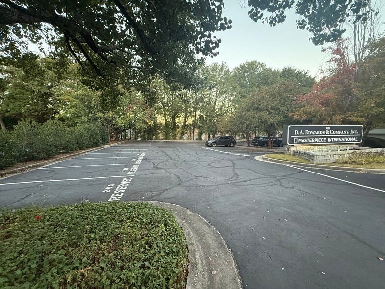 More Photos Of 3680 N Peachtree Rd, Chamblee Loft Creative Space For Lease