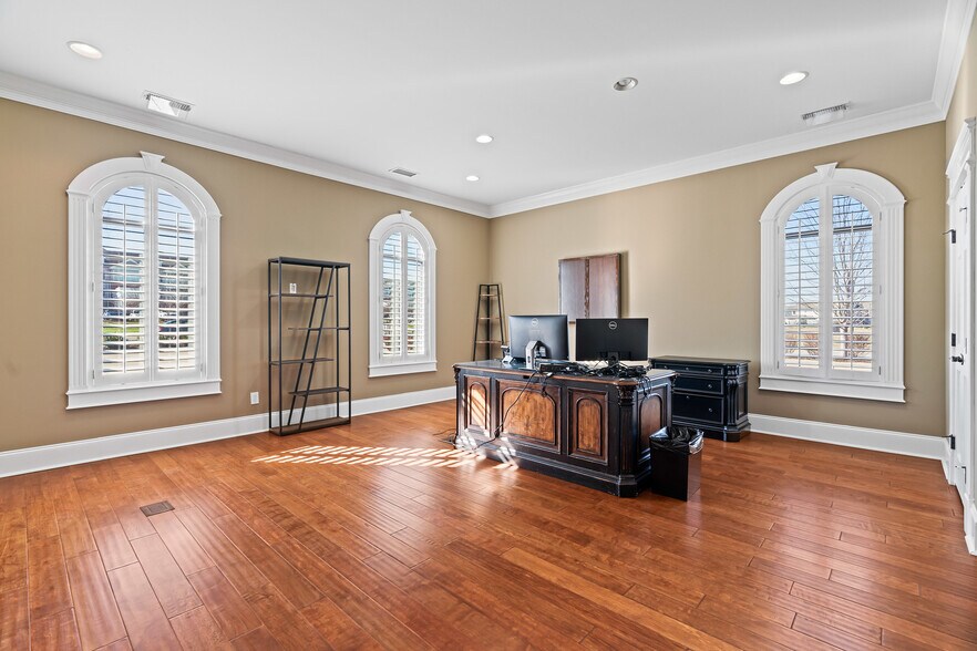 More Photos Of 206 Fortress Blvd, Murfreesboro Office For Sale