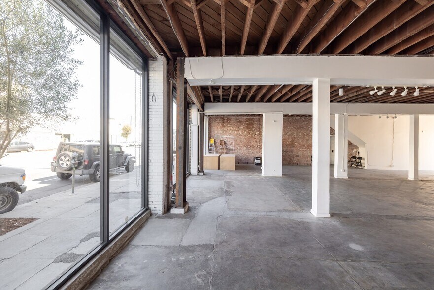 More Photos Of 629 N Western Ave, Los Angeles Office For Lease