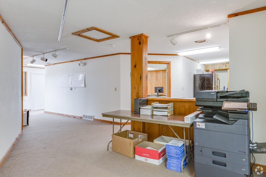 More Photos Of 2006-2024 S Airport Rd W, Traverse City Freestanding For Lease