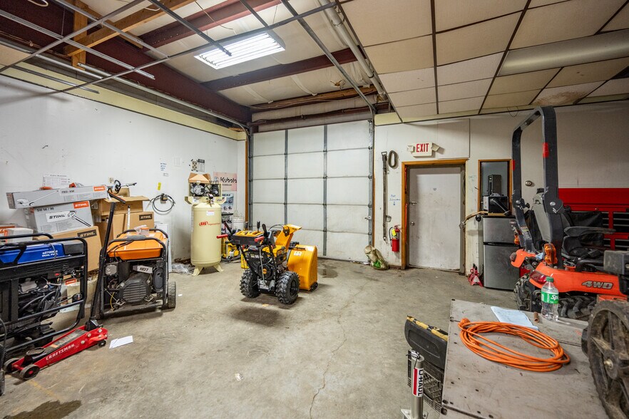 More Photos Of 19530 Garrett Hwy, Oakland Freestanding For Sale