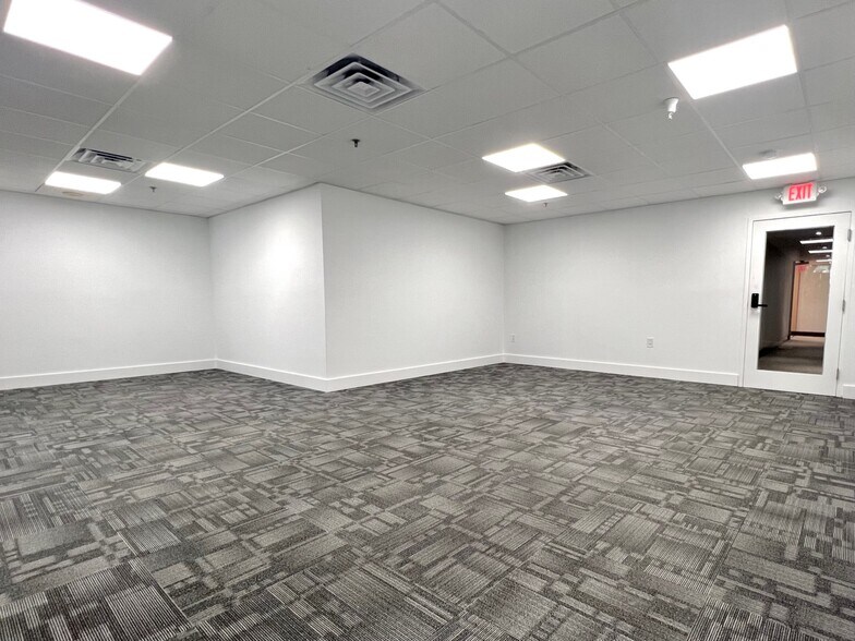 More Photos Of 1110 Brickell Ave, Miami Office For Sale