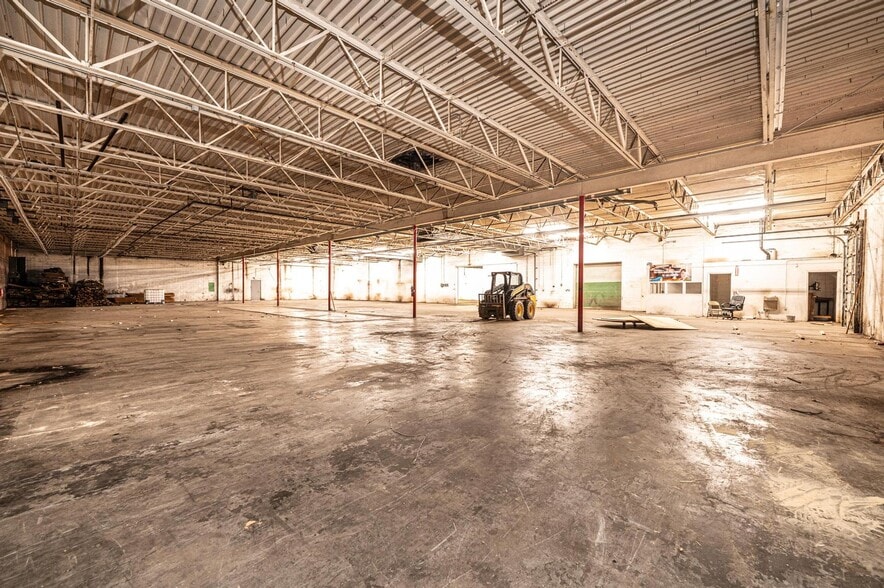 More Photos Of 7626 Cavalier Way, Connellys Springs Warehouse For Lease
