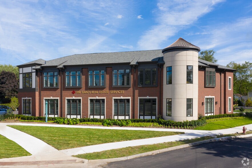 More Photos Of 17108 Mack Ave, Grosse Pointe Office For Lease