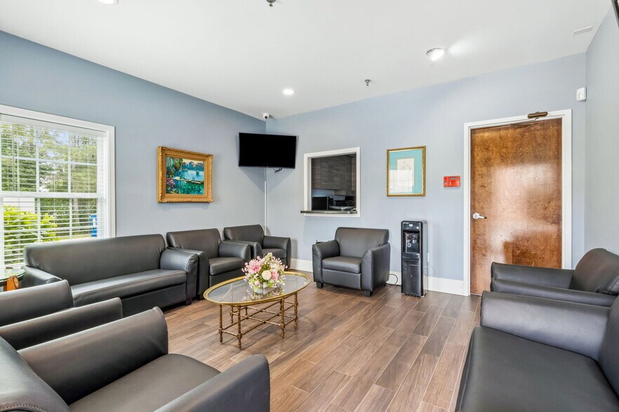 More Photos Of 4225 S Lee St, Buford Freestanding For Sale