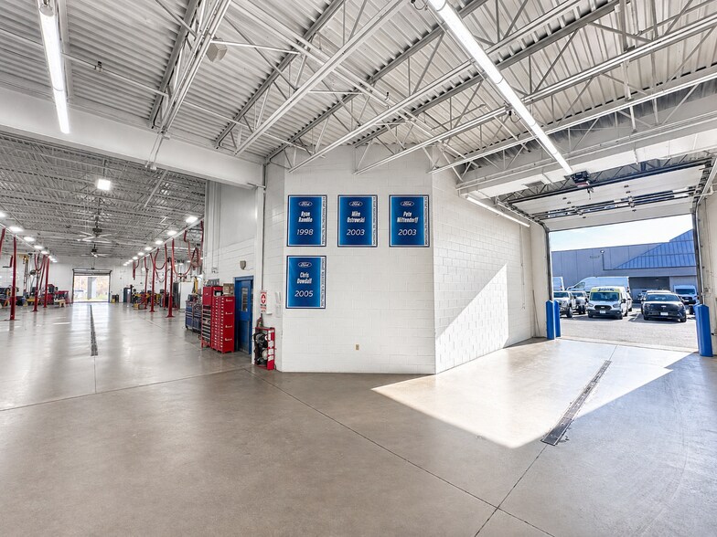 More Photos Of 2425 Broadway St NE, Minneapolis Auto Dealership For Sale