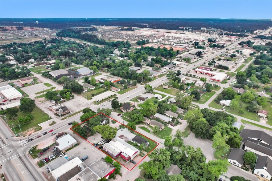 More Photos Of 108 W Montgomery St, Willis Flex For Sale