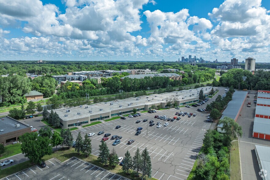 More Photos Of 4200-4250 Park Glen Rd, Saint Louis Park Light Manufacturing For Lease