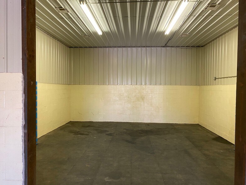 More Photos Of 36161 W Highway 51, Mannford Service For Sale