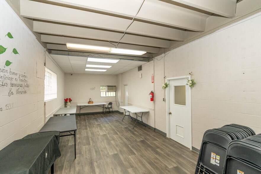 More Photos Of 1127 Commercial Ave, Charlotte Industrial For Sale