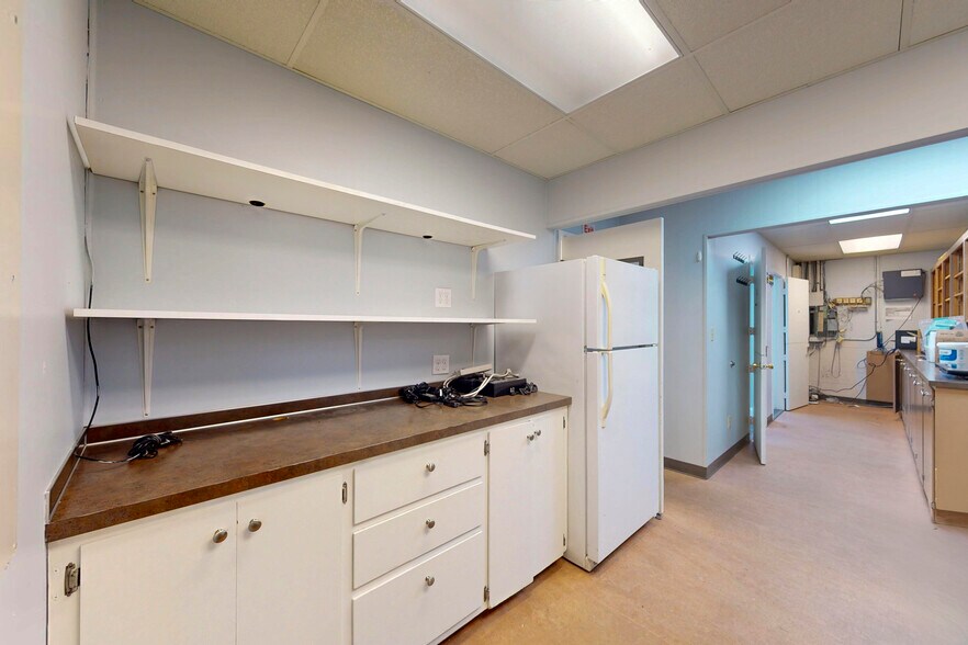 More Photos Of 7447 Martin Way E, Lacey Veterinarian Kennel For Sale