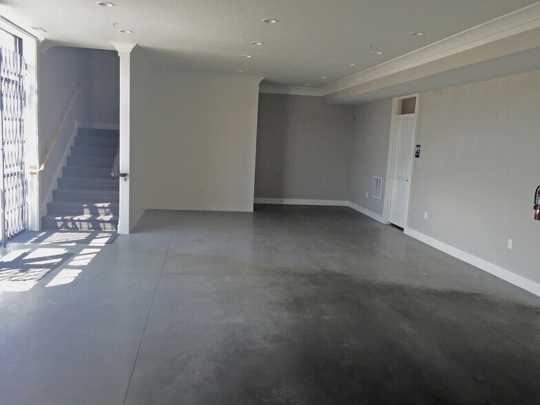 More Photos Of 426 E 1750 N, Vineyard Warehouse For Lease