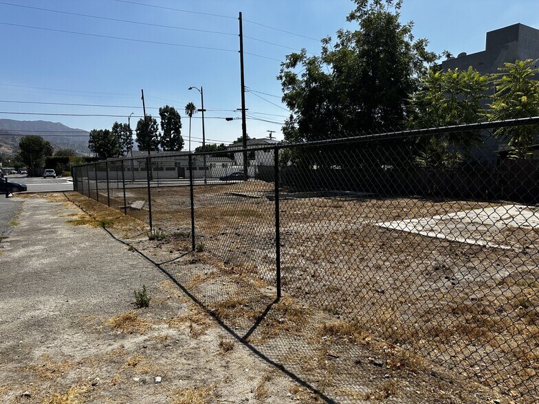 More Photos Of 7539 N Hollywood Way, Burbank Apartments For Sale